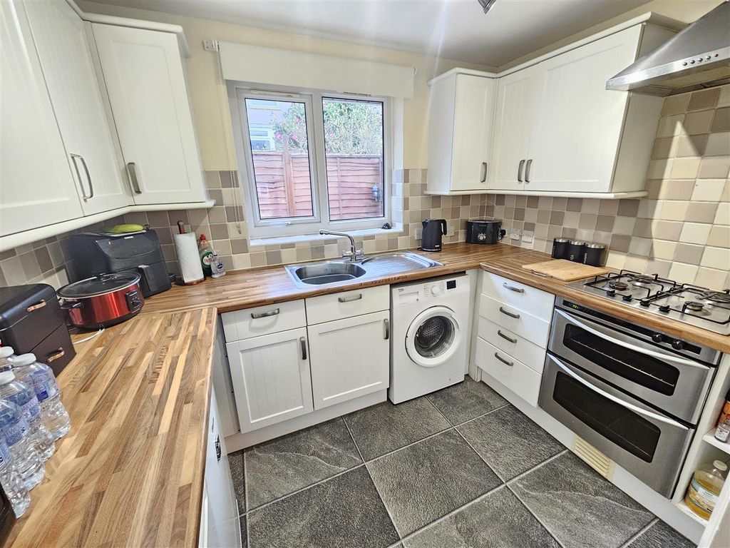 Property photo 3 of 14 Kitchen.Jpg