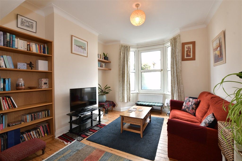 Property photo 3 of 12 Lounge