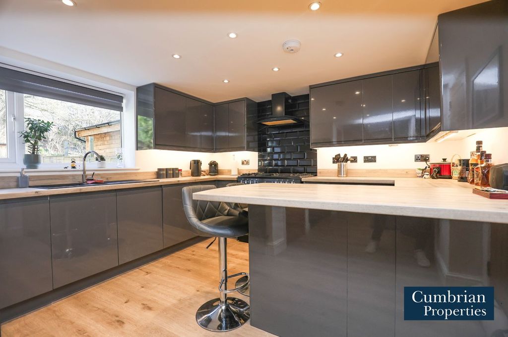 Property photo 1 of 24 Dining Kitchen