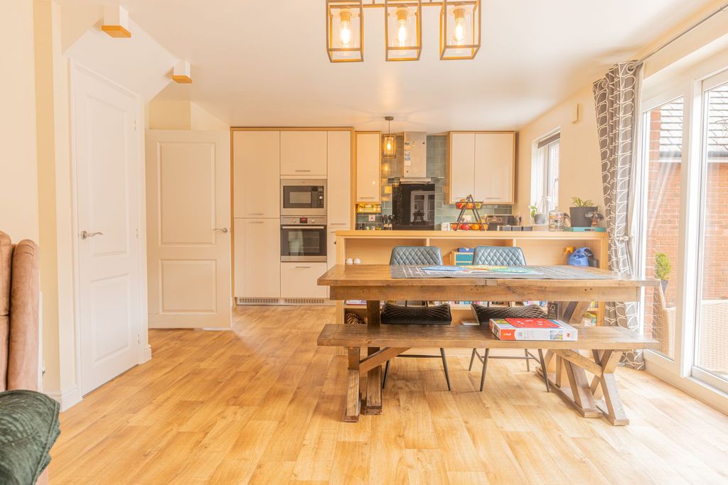 Property photo 2 of 36