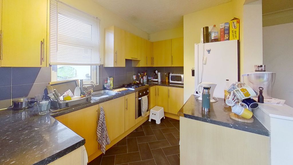 Property photo 3 of 13 Richmond-Road-Kitchen.Jpg