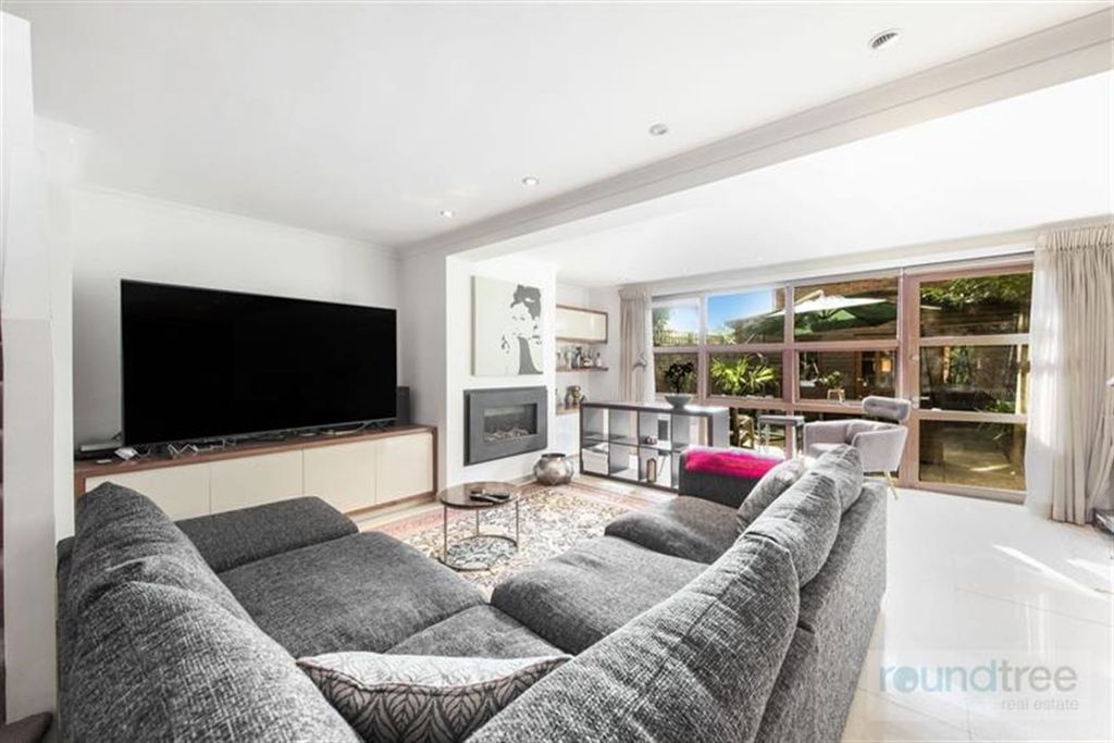 Property photo 1 of 10 (Main)