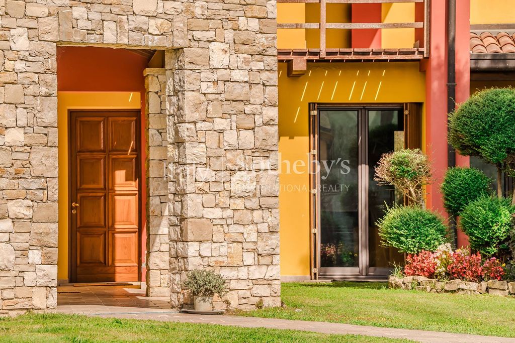 Property photo 3 of 25