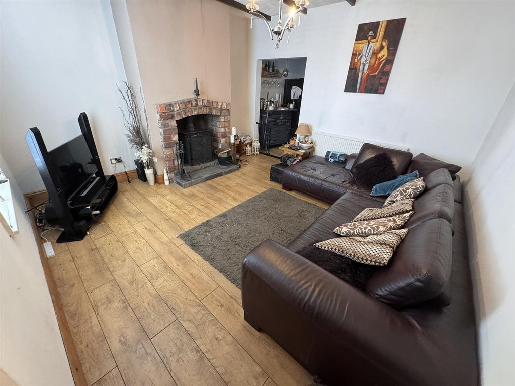 Property photo 2 of 19 14Fc6F7F-6Edb-4F53-Bf8B-Ae9Ba0A0C3E1_1_102_O.Jpeg
