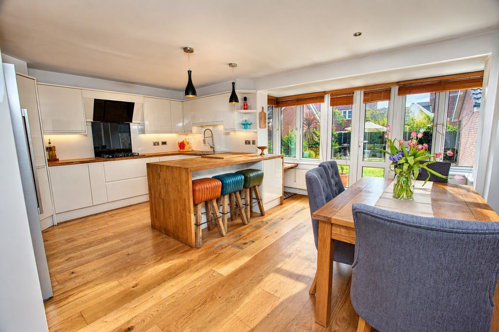 Property photo 2 of 19 Kitchen/Diner