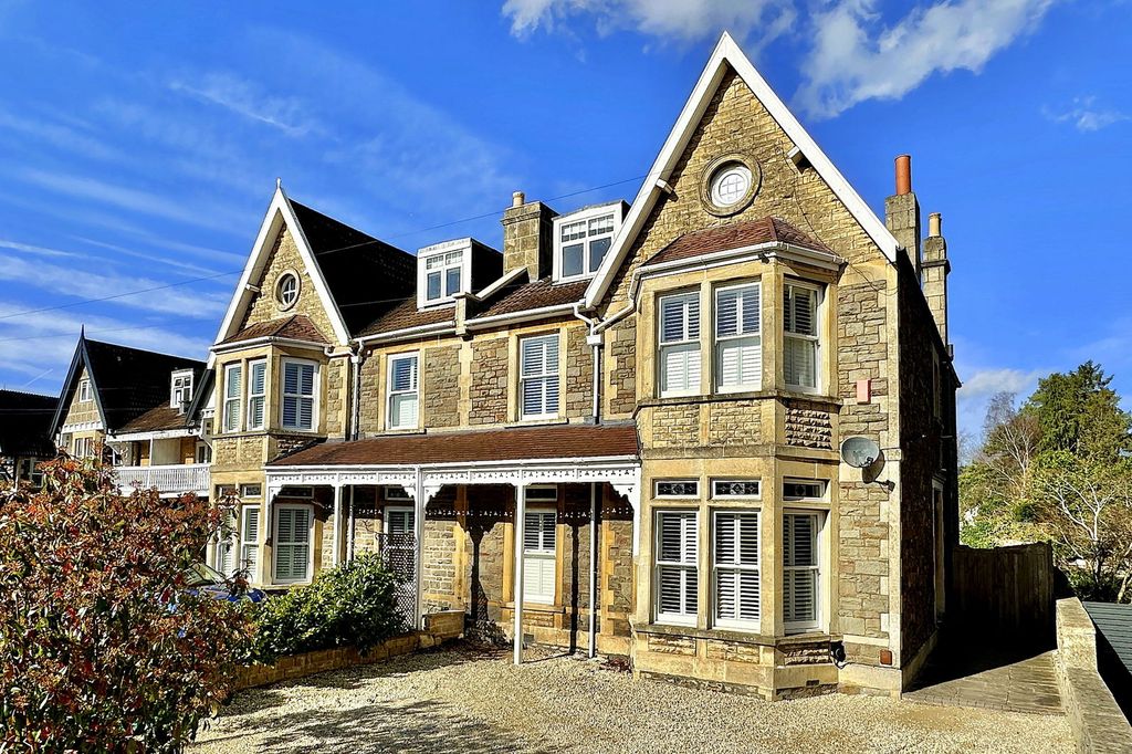 Property photo 1 of 26