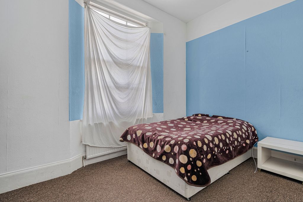 Additional image 8 of 4 bed flat for saleQueen Street, Newton Abbot TQ12