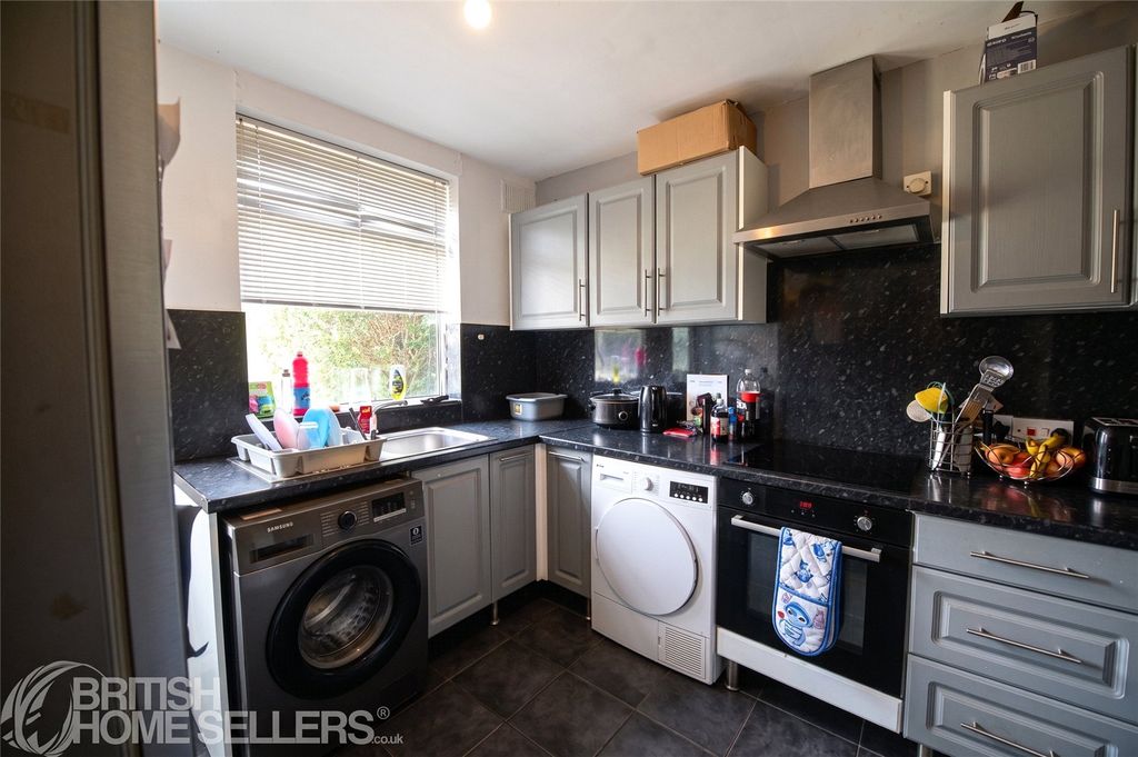 Property photo 2 of 12 Picture No. 15