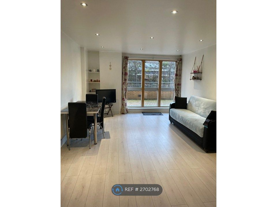 Property photo 1 of 8 Living Room