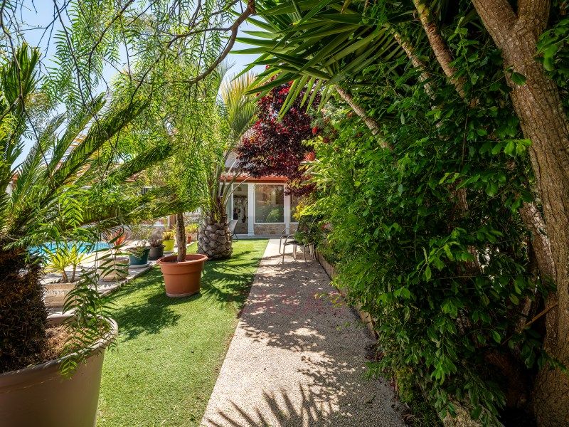 Property photo 1 of 32