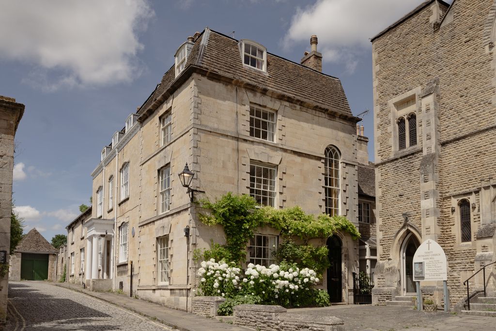 Property photo 2 of 34 295521 - 10 Barn Hill, Stamford-55.Jpg
