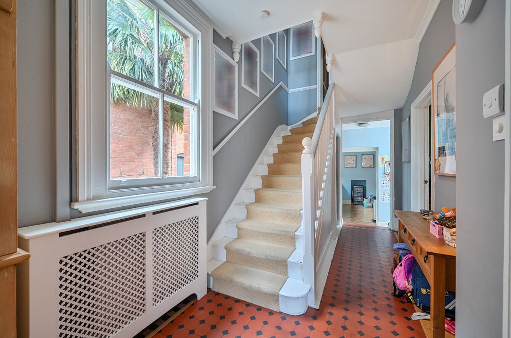Property photo 2 of 19 1529825-7-1A120ba...