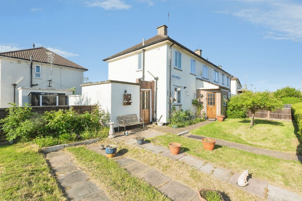 Property photo 2 of 20