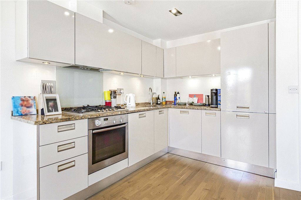 Property photo 3 of 17 Kitchen