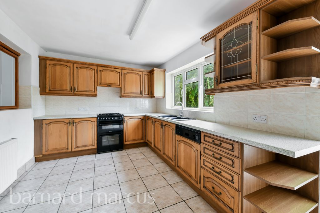 Property photo 3 of 8 Kitchen