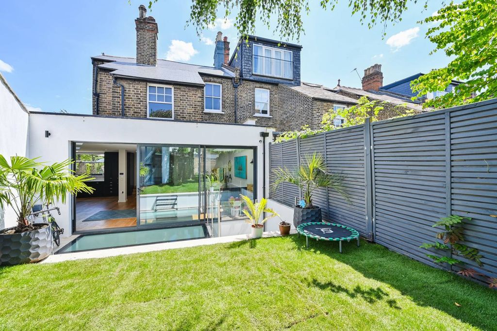 Property photo 2 of 36