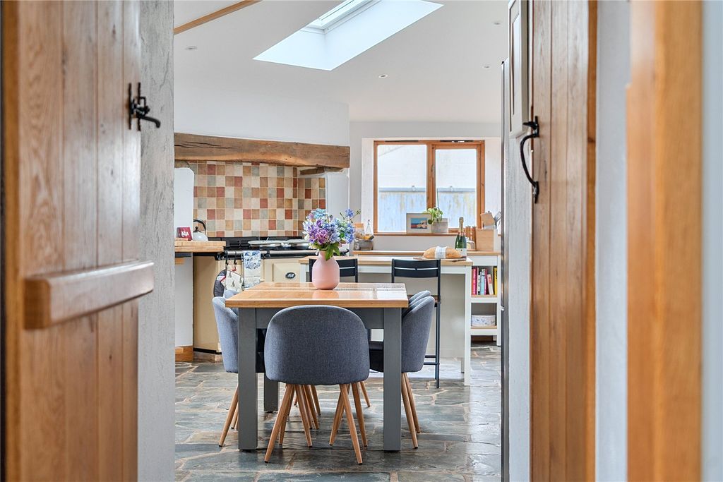 Property photo 3 of 17 Kitchen