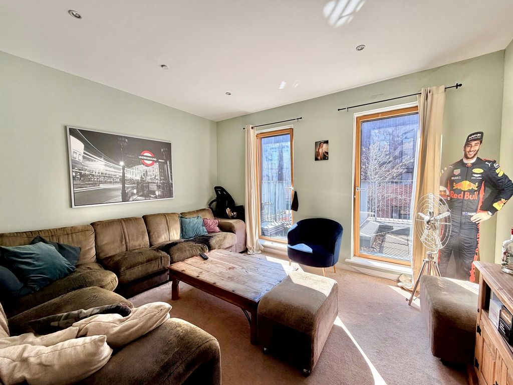 Property photo 3 of 8 Lounge