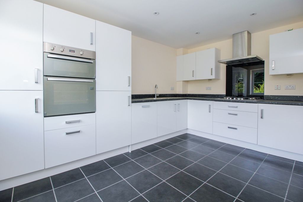 Property photo 2 of 9 Kitchen 1