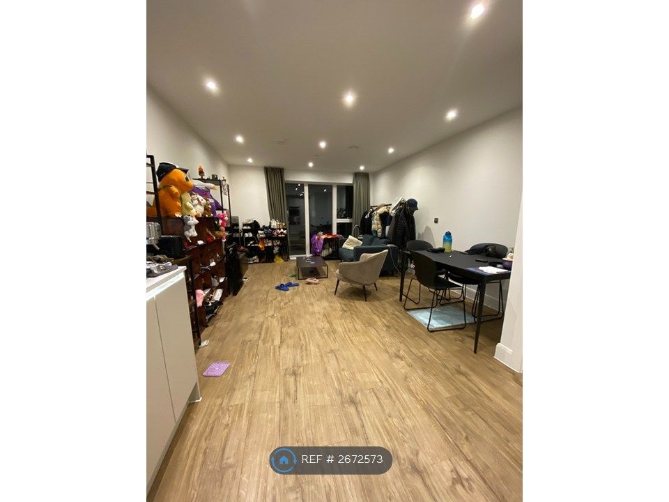 Property photo 1 of 6 Living Room