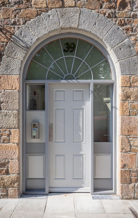 Property photo 2 of 20