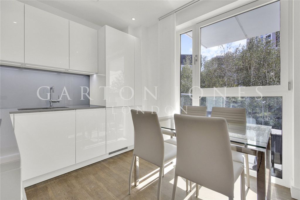 Property photo 3 of 15 Dining/ Kitchen