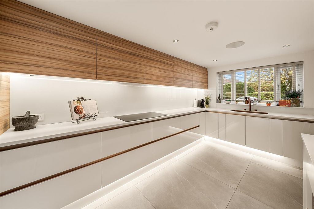 Property photo 3 of 36 Kitchen