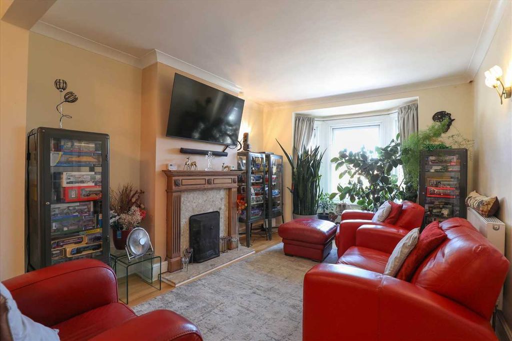 Property photo 2 of 17 Living Area