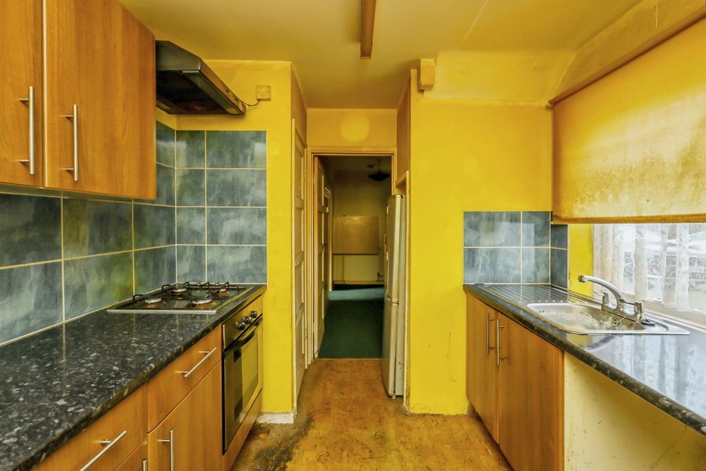 Property photo 2 of 20