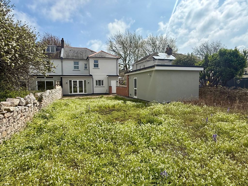 Property photo 2 of 27