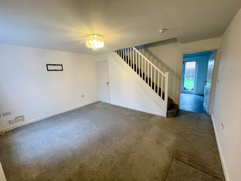 Property photo 3 of 10 Living Room