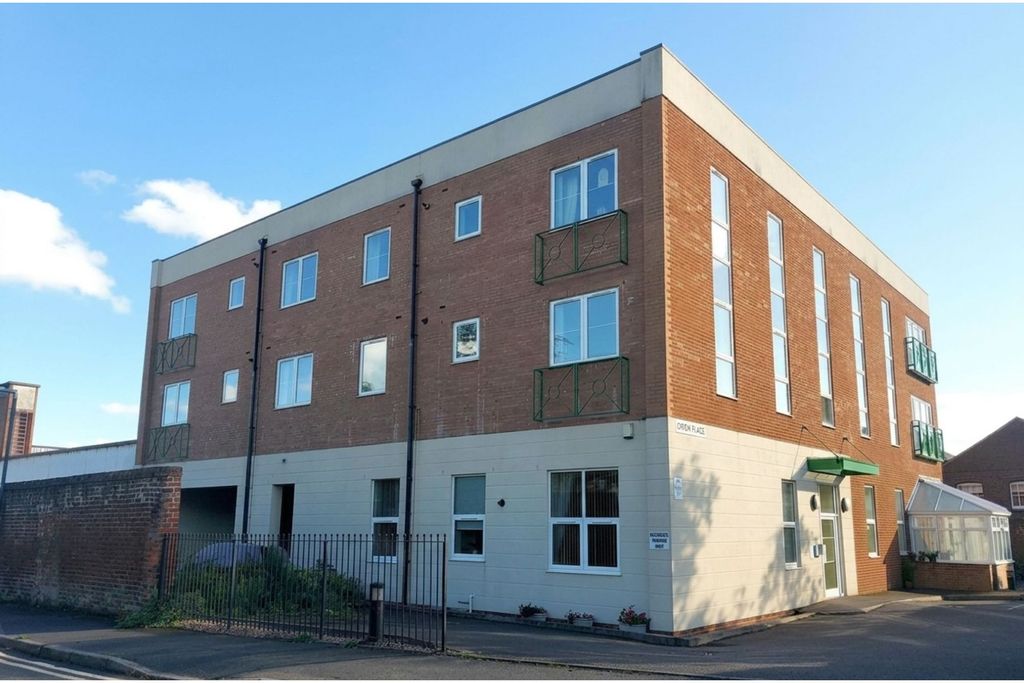 Property photo 1 of 8