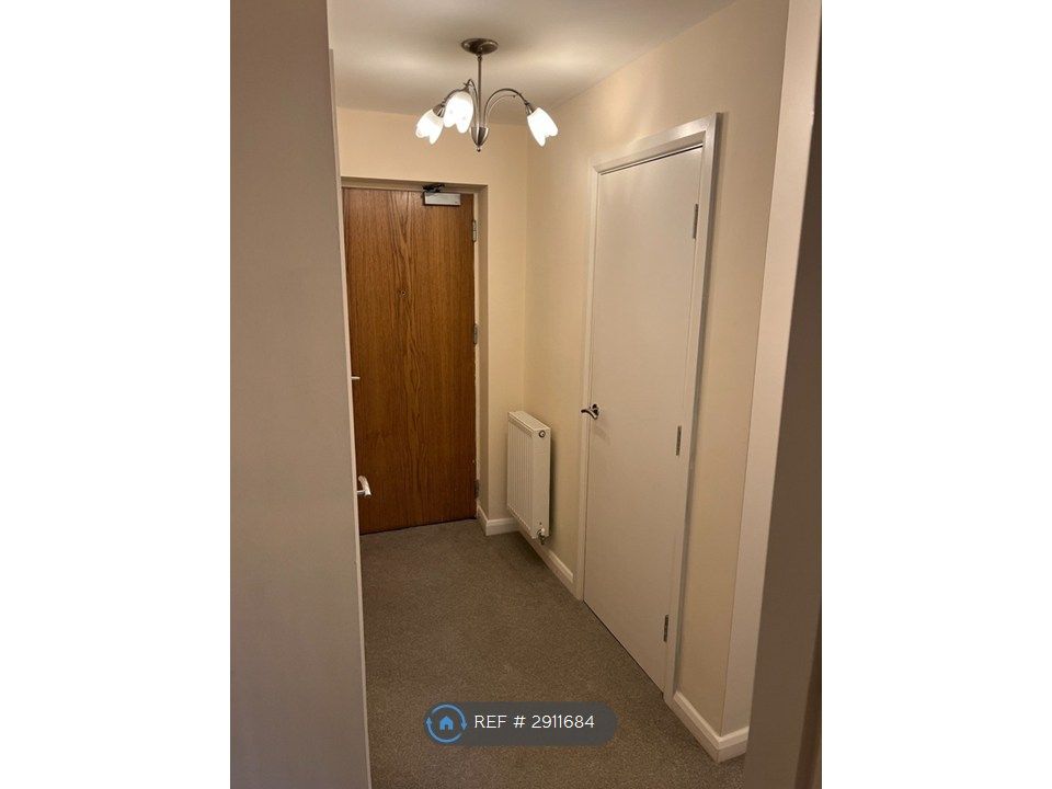 Property photo 3 of 7 Hallway