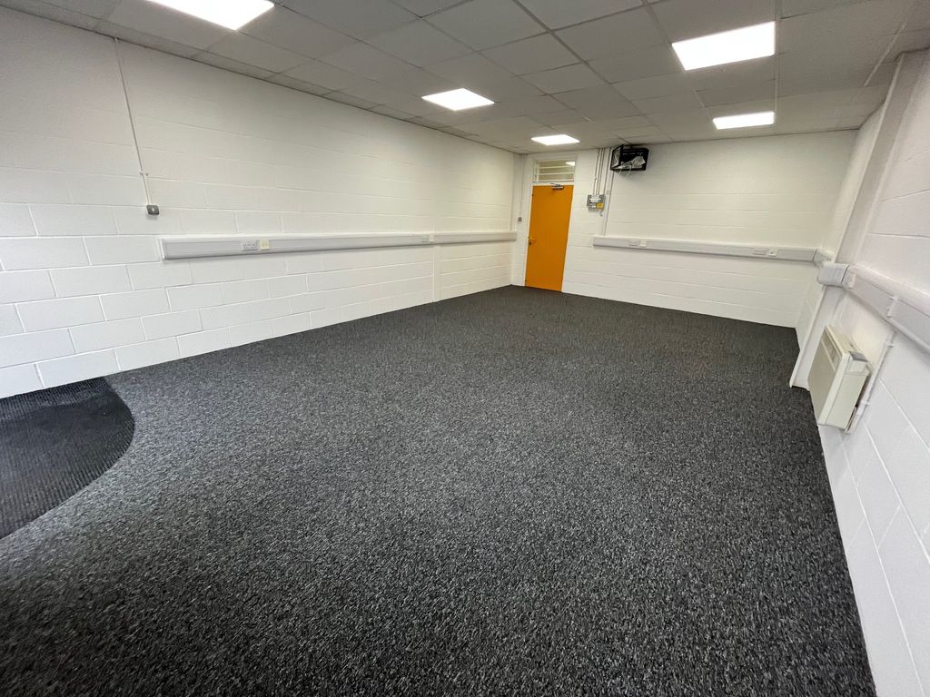 Property photo 1 of 11 B9 Available To Let