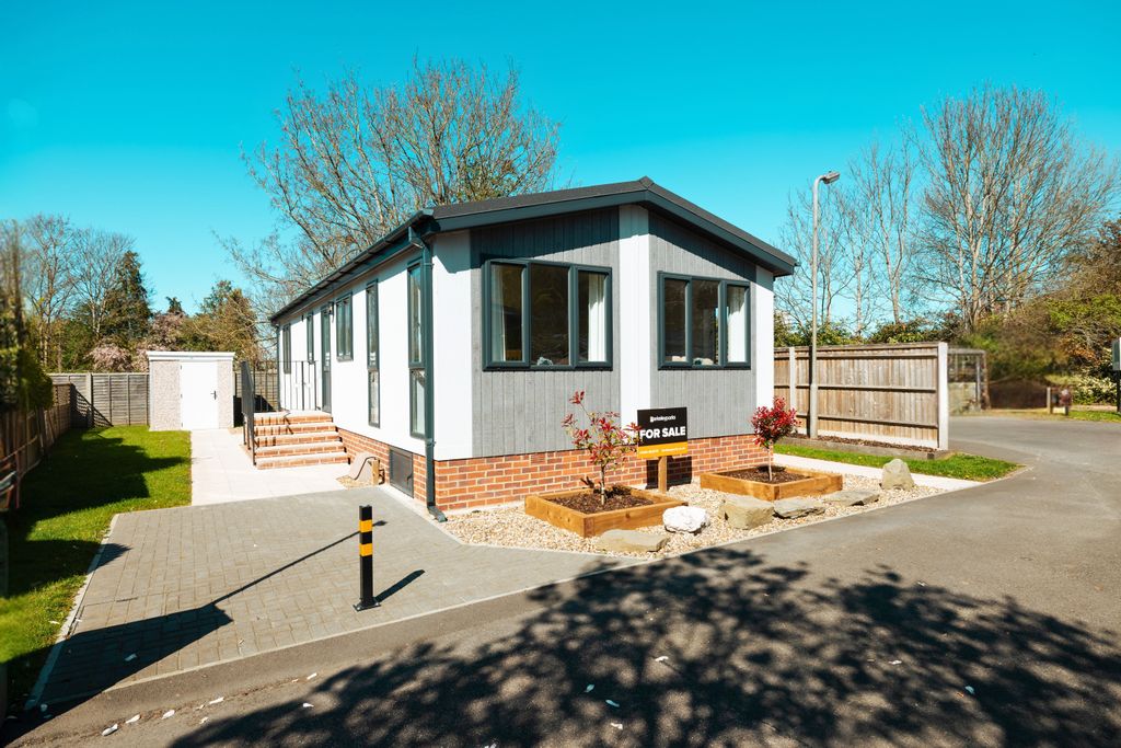 Property photo 1 of 31
