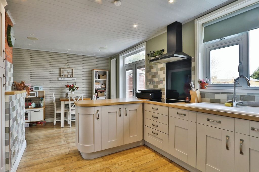 Property photo 3 of 15 3956219