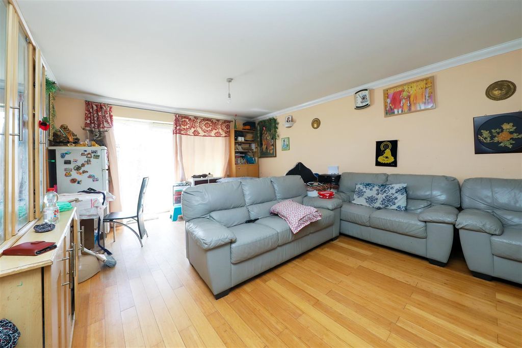 Property photo 2 of 10 Living Room
