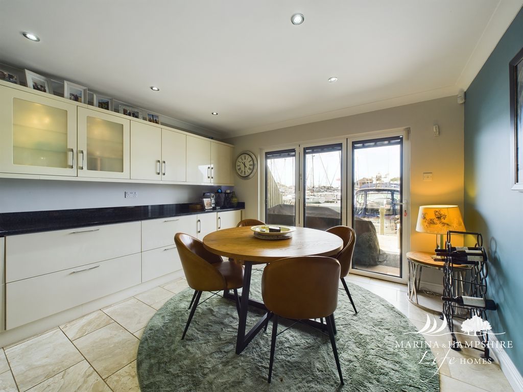 Property photo 2 of 36 Cam03691G0-Pr0014-Still010