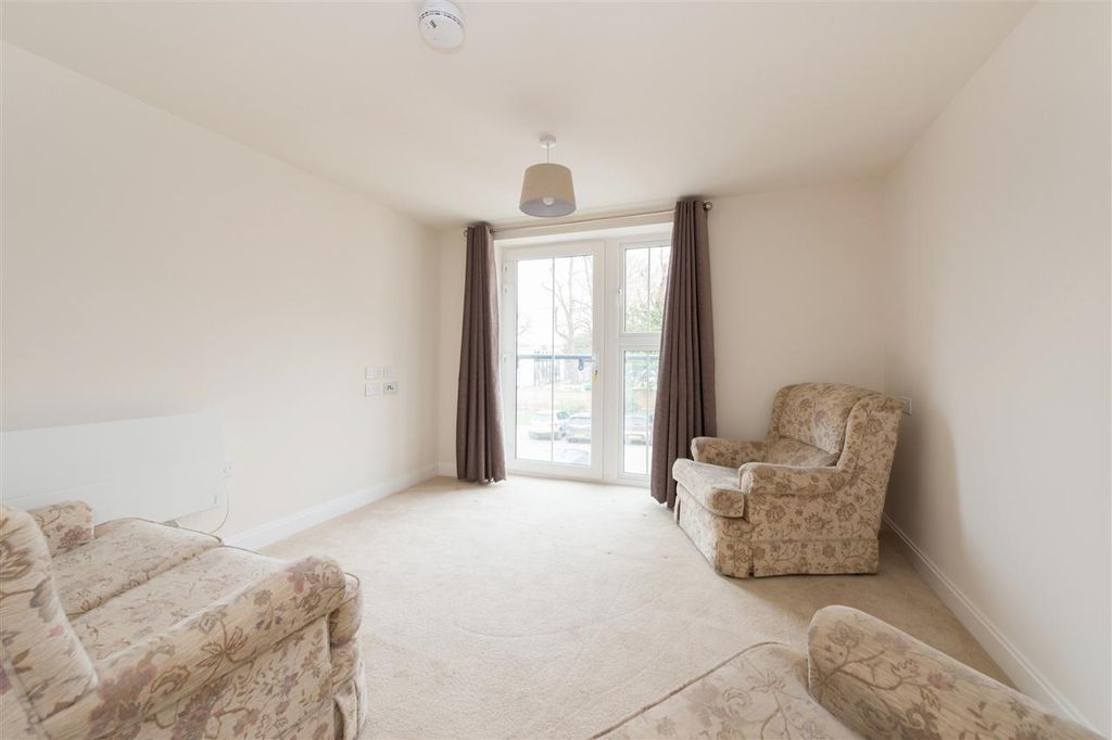 Property photo 2 of 11