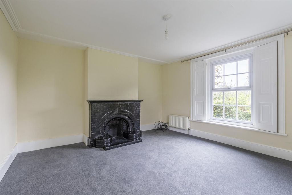 Property photo 3 of 27 Living Room