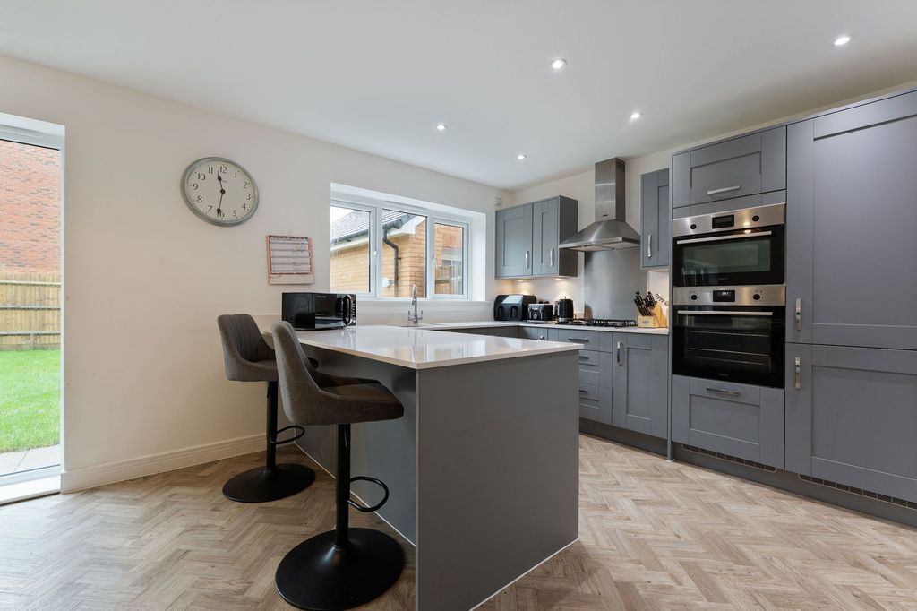 Property photo 3 of 21