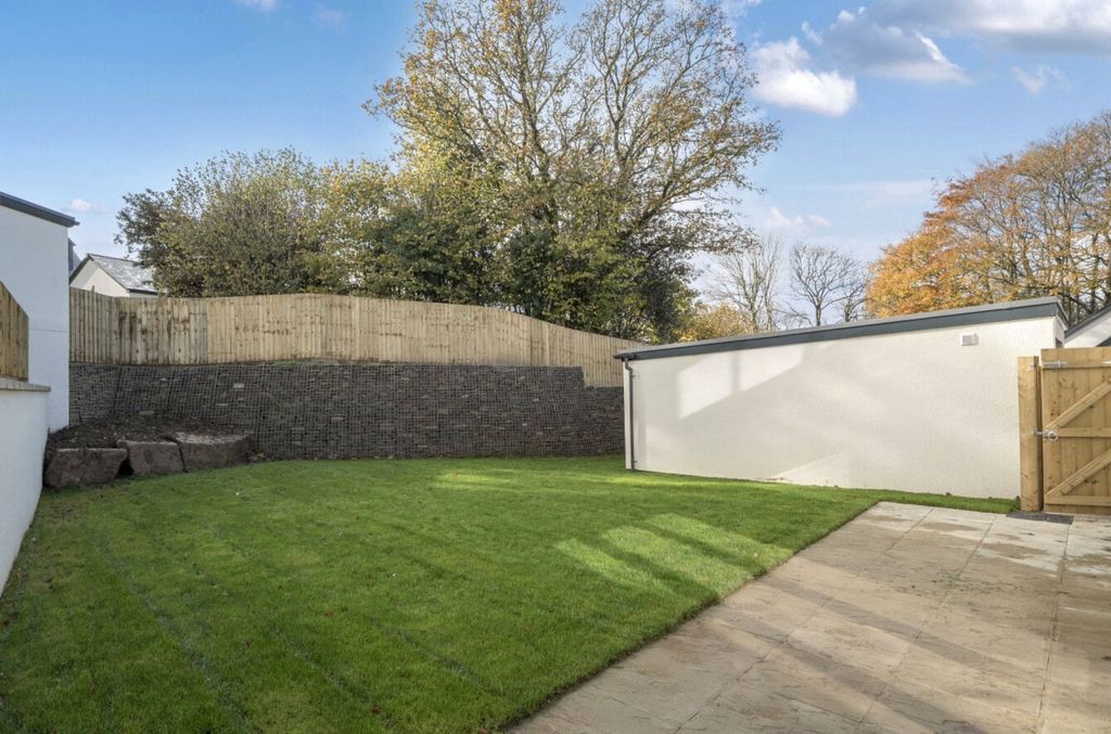 Property photo 2 of 14 Example