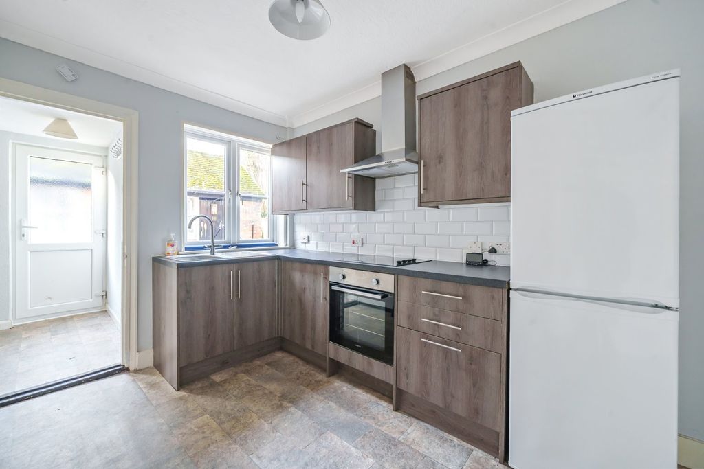 Property photo 2 of 17 Kitchen