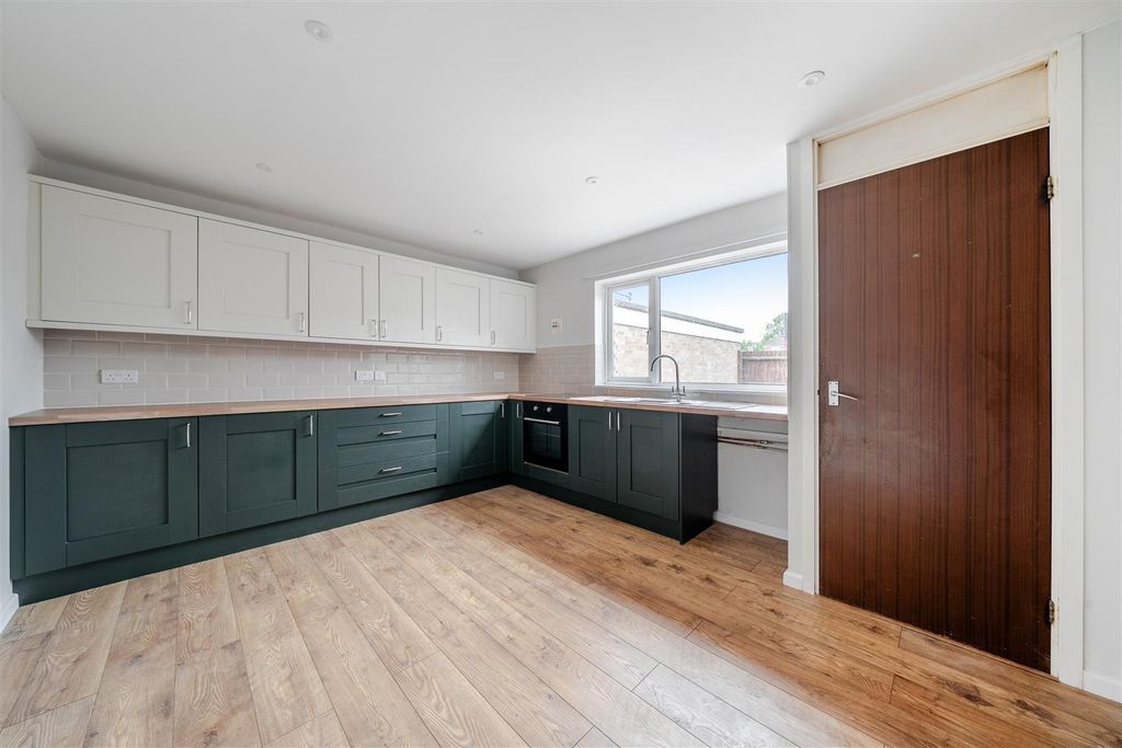 Property photo 2 of 21 1472426-19-6A2c04d8Cef8A.Jpg