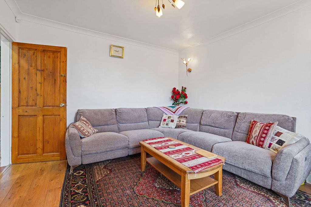 Property photo 3 of 42