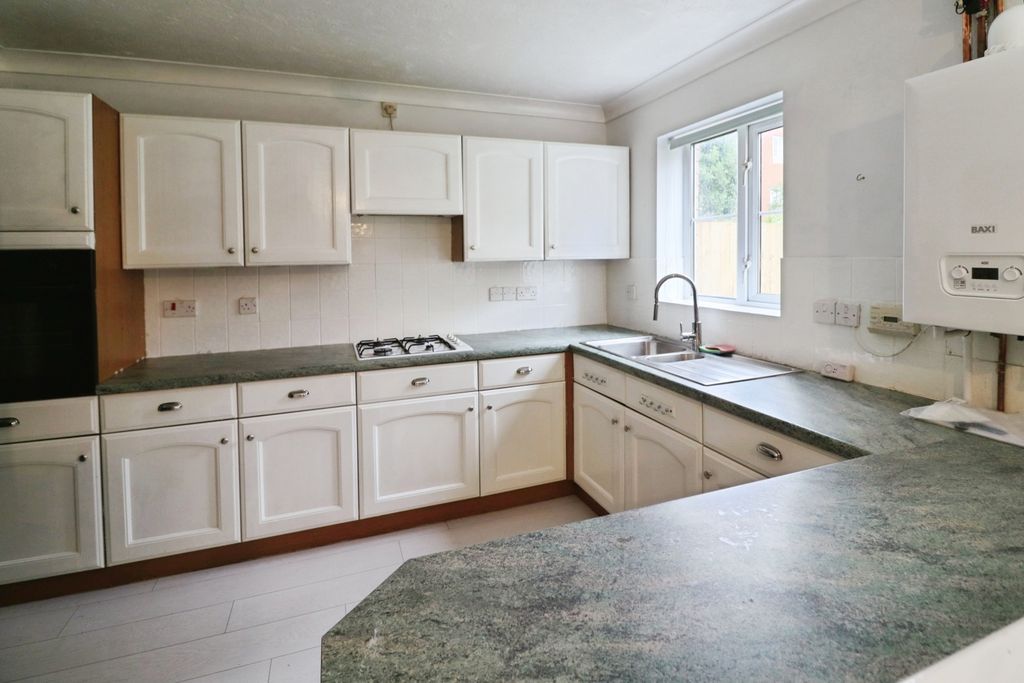 Property photo 3 of 26 Kitchen