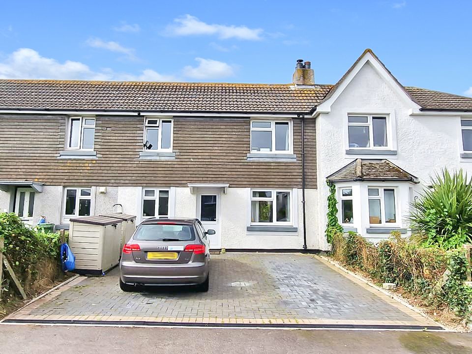 Property photo 1 of 13 2 Bedroom Mid Terrace House For Sale