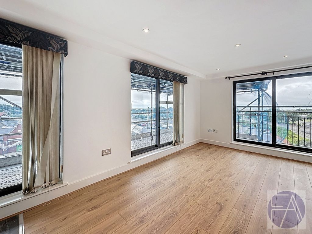 Property photo 3 of 11 4399274