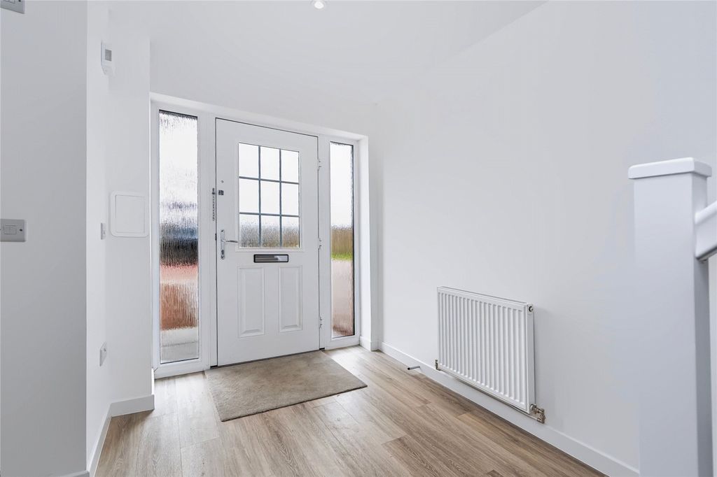 Property photo 2 of 37 Picture No. 24