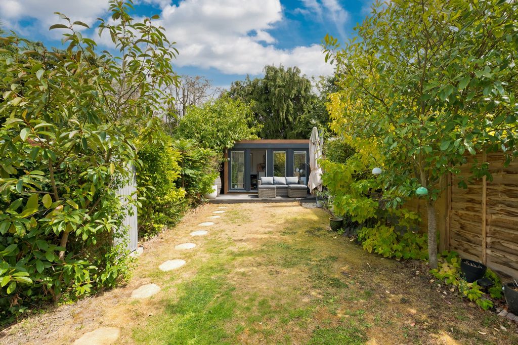Property photo 2 of 16 Garden